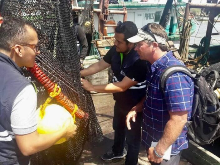 pescadores-camaroneros-en-las-costas-de-ecuador